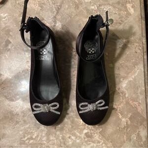 Vince Camuto Black Girl’s kitten heels with Silver Bow